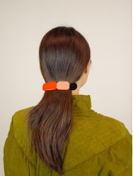 Totem hair clip in black horn and Roux lacquer