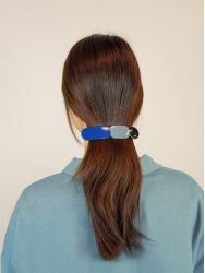 Totem hair clip in black horn and Blue lacquer