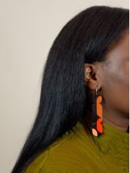 Nymphe hoop earrings 85 in black horn and Roux lacquer